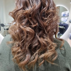 Cabelo ondulado loiro - Dulcídia Monteiro